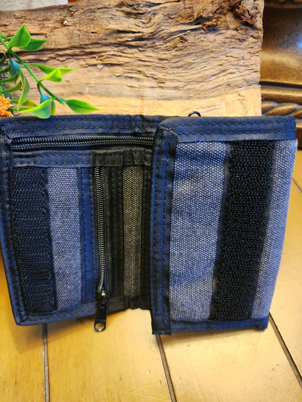 Rough Enough Classic Canvas Trifold Wallet with Carabiner Clip – Gray Stone-Wash